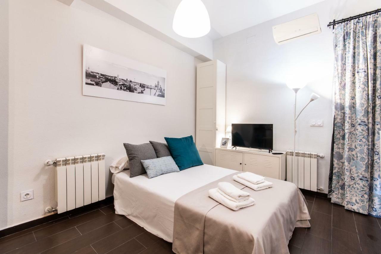 1 Habitacion Apartamento Temporada Lucero Madrid Eksteriør bilde