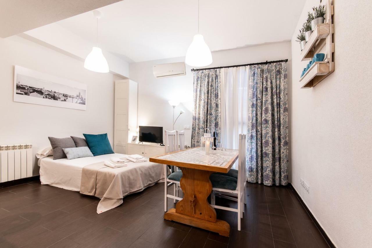 1 Habitacion Apartamento Temporada Lucero Madrid Eksteriør bilde